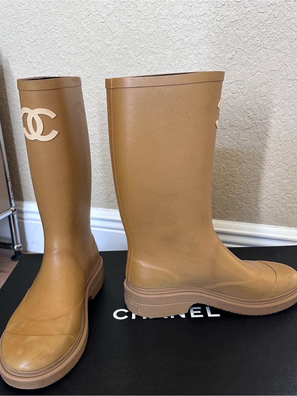 CHANEL Tan Boots with Cream CC Logo - Picture 6 of 16